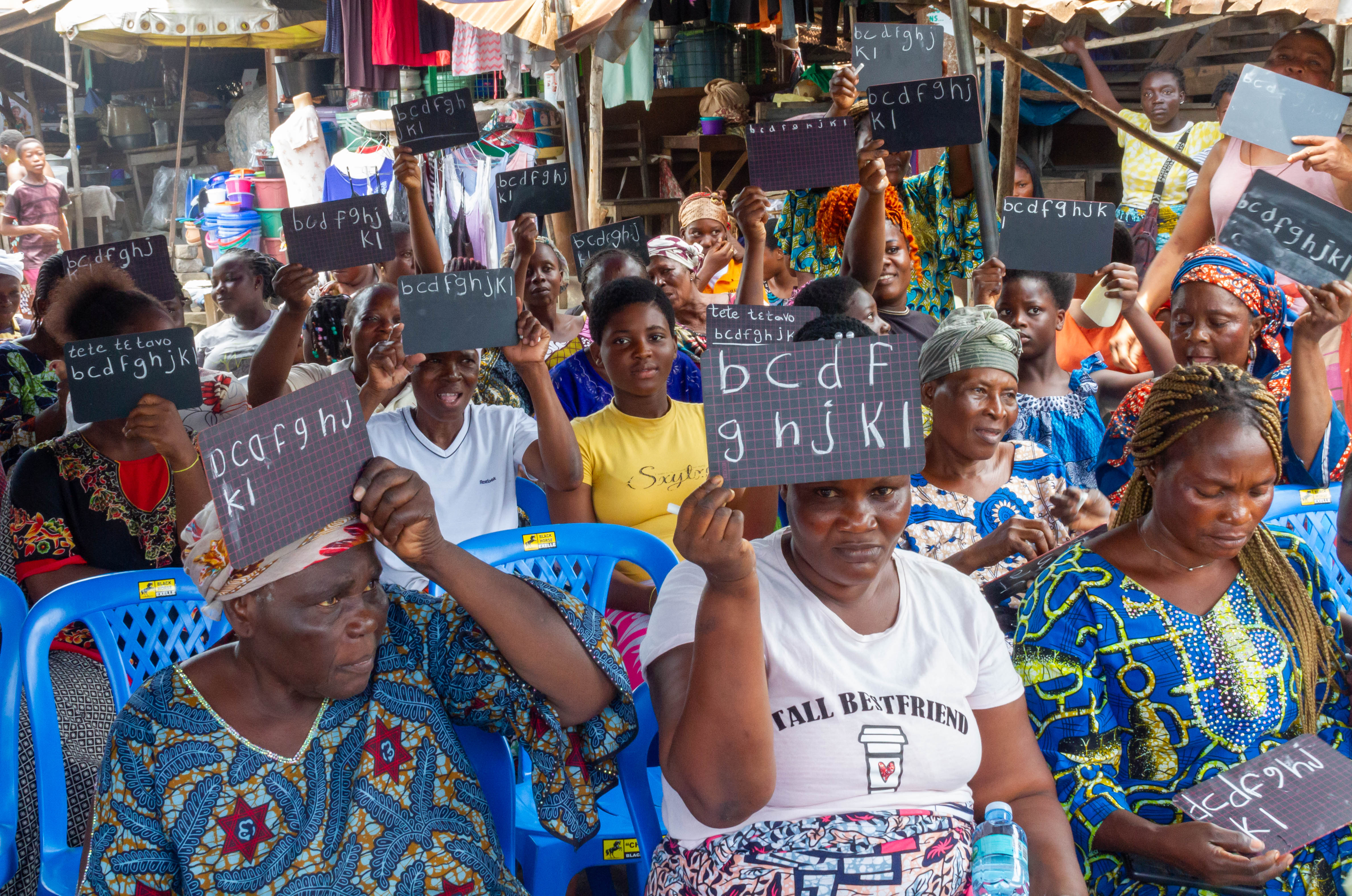 L’AMD fait de  l’alphabétisation un levier d'autonomie pour les femmes du marché de XWLACOME